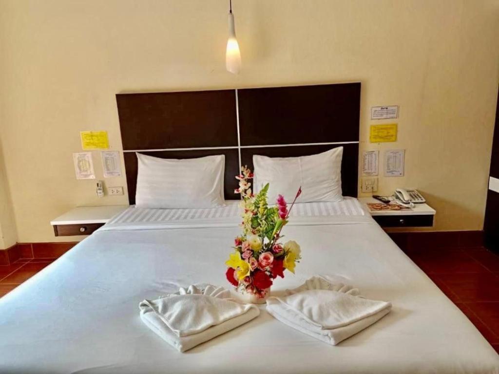 V.Hotel & Resort Hat Yai Exterior photo
